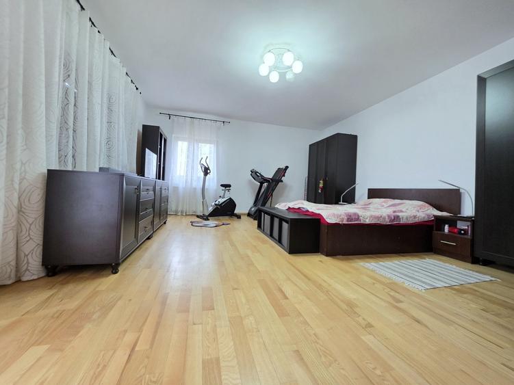 Casă individuală cu 4 camere cu Garaj în Lacul Morii
