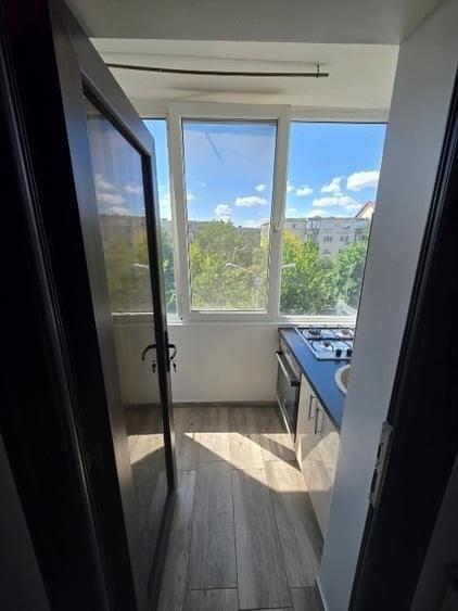 Apartament cu 3 camere decomandat în Girocului