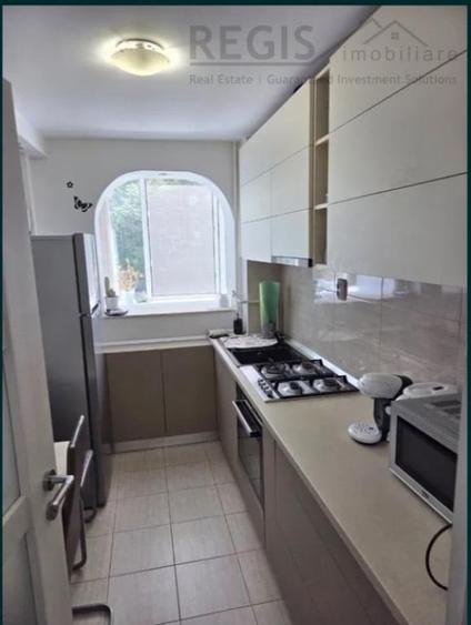 Apartament cu 3 camere decomandat în Hărmanului