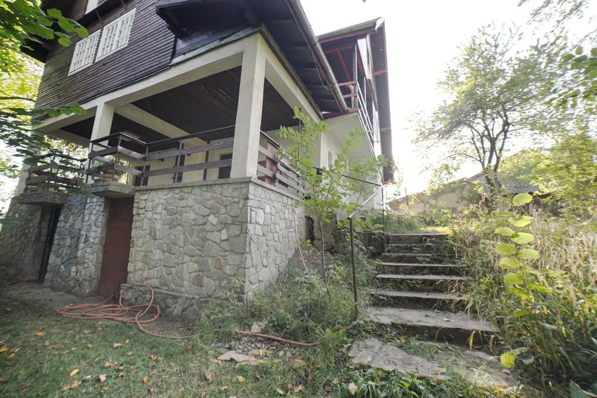 Casă individuală cu 5 camere cu Teren 1364 Mp în Brebu