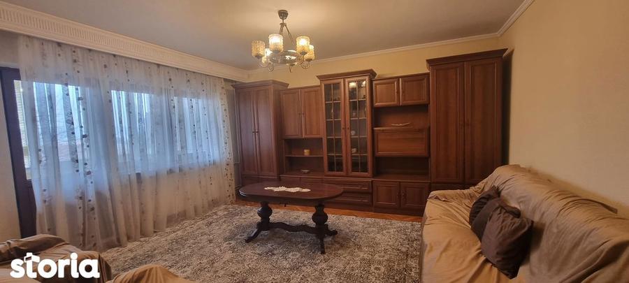 Apartament cu 3 camere în Mărășești