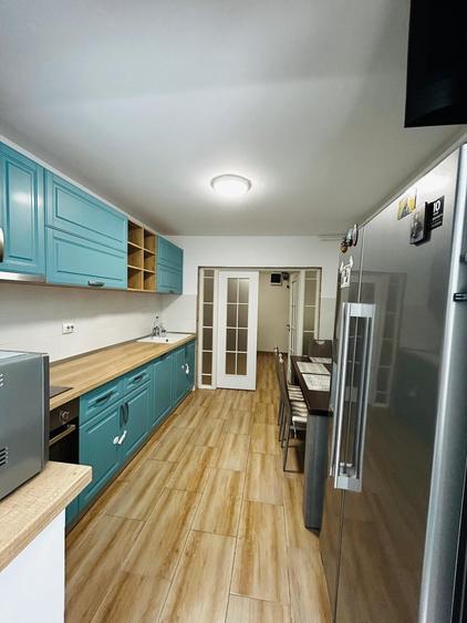 Apartament cu 4 camere semidecomandat, mobilat în Apărătorii Patriei