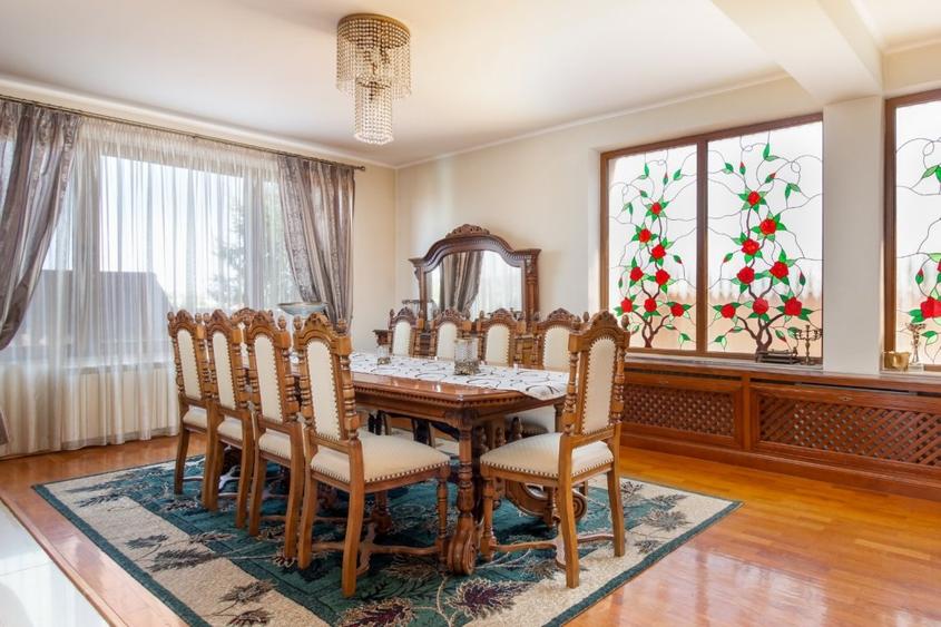 Casă individuală cu 10 camere cu Canalizare în Dealuri Oradea