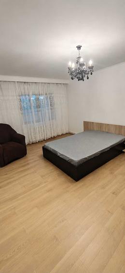 Apartament cu 3 camere decomandat în Canta