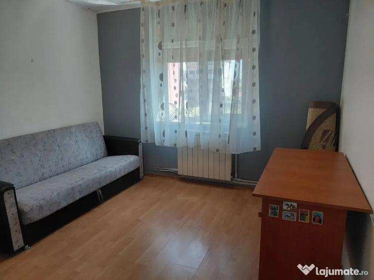 Apartament cu 2 camere decomandat în Piața Centrală