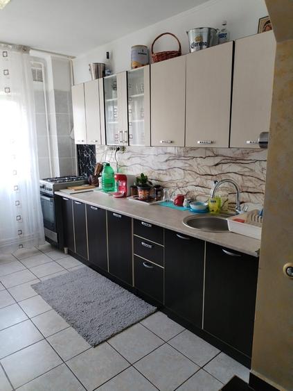 Apartament cu 3 camere decomandat în Drumul Taberei