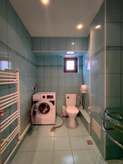 Apartament cu 4 camere decomandat, mobilat în Trocadero