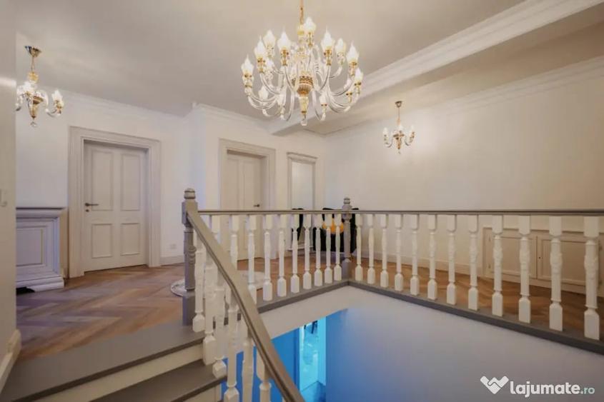 Casă cu 8 camere cu Teren 11880 Mp în Horodnic