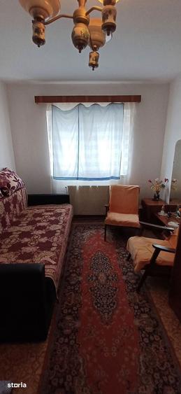 Apartament cu 3 camere decomandat în Ștefan cel Mare