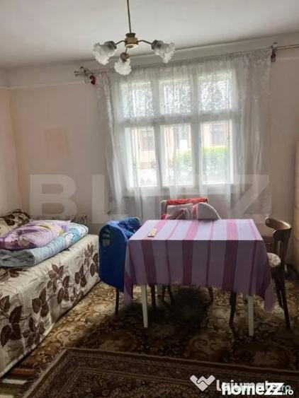 Casă cu 2 camere cu Teren 714 Mp în Siret