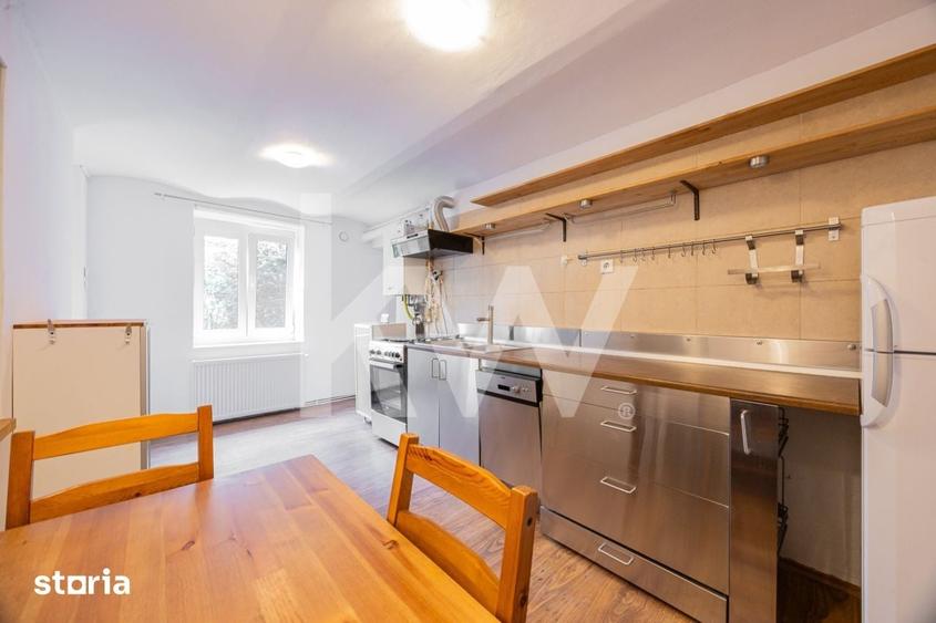 Apartament cu 3 camere decomandat în Schei