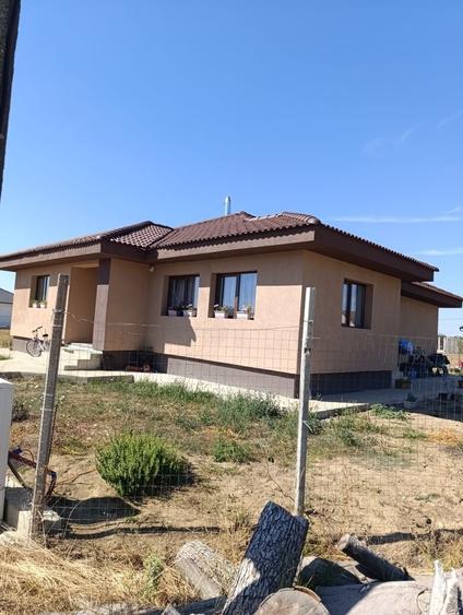 Casă cu 4 camere în Alparea
