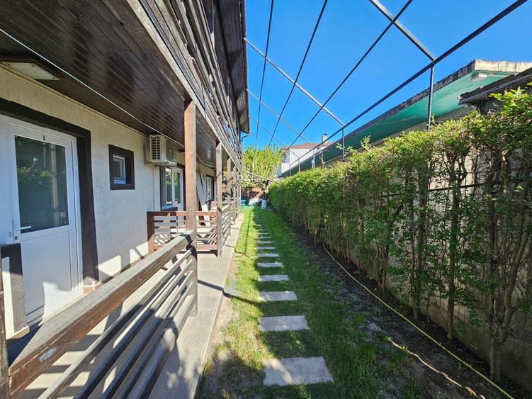 Casă individuală cu 12 camere cu Canalizare în Central