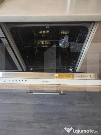 Apartament cu 3 camere semidecomandat în Ozun