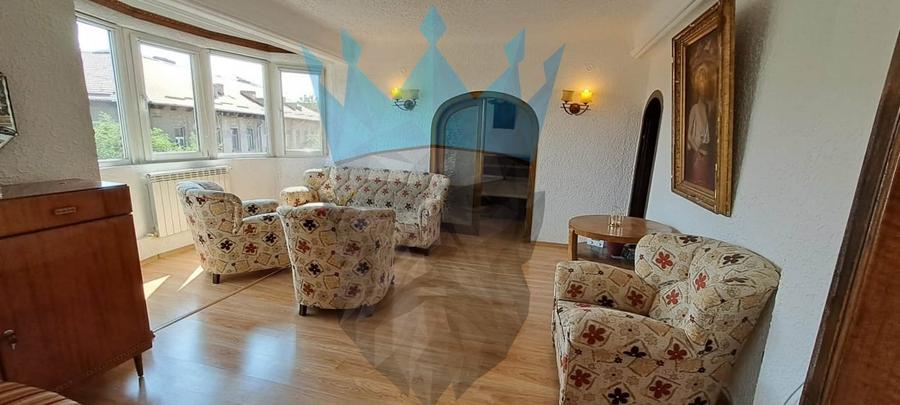 Apartament cu 3 camere semidecomandat, mobilat în P-ța Romană