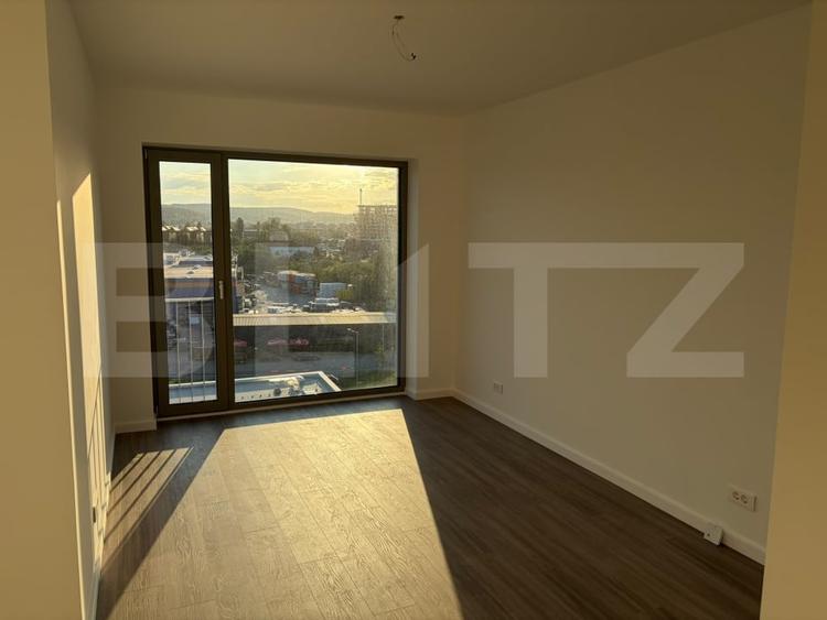 Apartament cu 3 camere semidecomandat în Semicentral