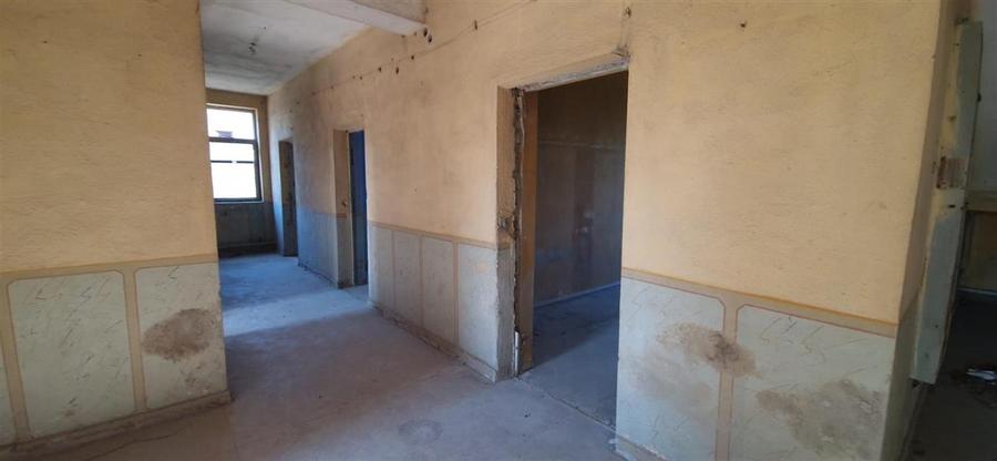 Spațiu comercial, de 721 mp, în Periferie