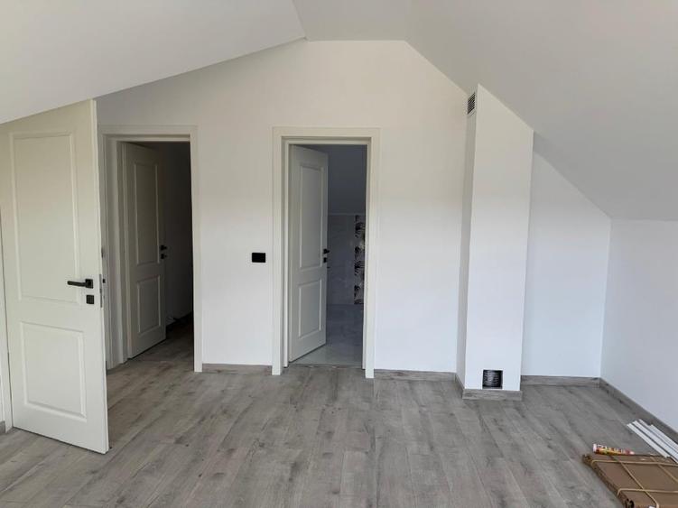 Casă individuală cu 4 camere cu Teren 1000 Mp în Dobrovăț