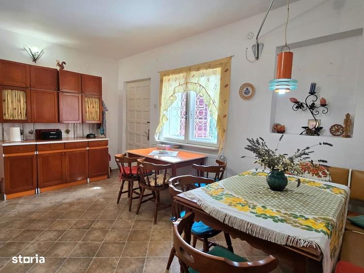 Casă cu 4 camere în Dumirești