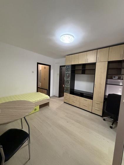 Persoana fizica inchiriez apartament cu doua camere, Podu ros - 2