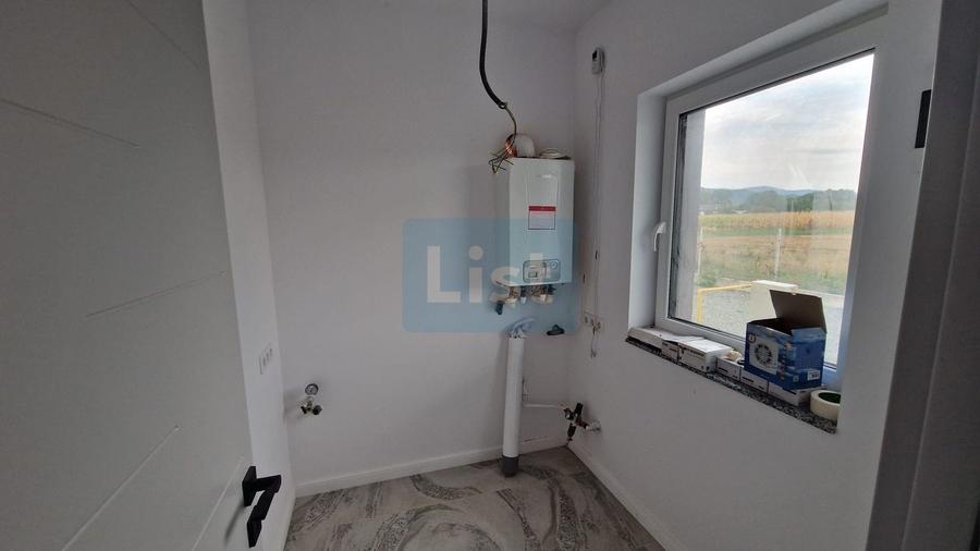 Casă cu 4 camere cu Teren 412 Mp în Săsar