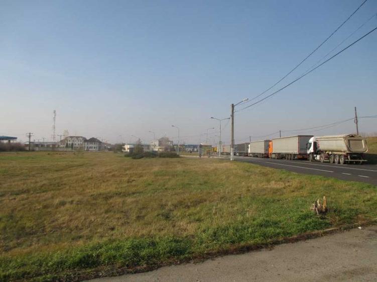 Teren Construcții intravilan de 13533 mp, în Vărșand