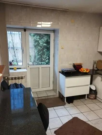 Casă cu 4 camere cu Teren 225 Mp în Splaiul Unirii