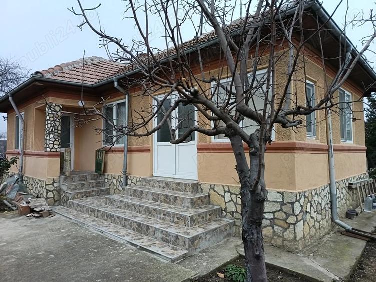 Casă cu 3 camere cu Teren 860 Mp în Pietroasele