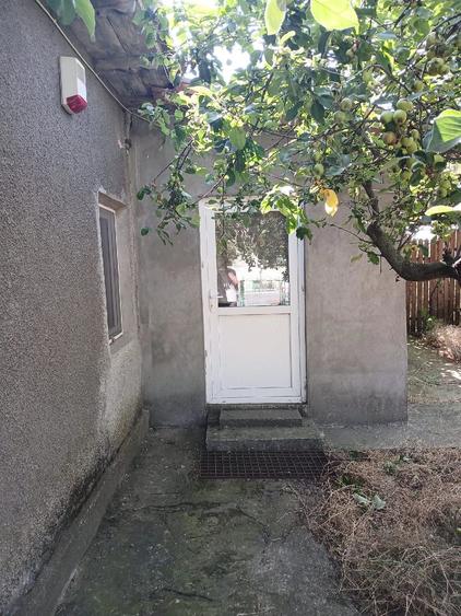 Casă cu 3 camere cu Teren 4400 Mp în Crucea