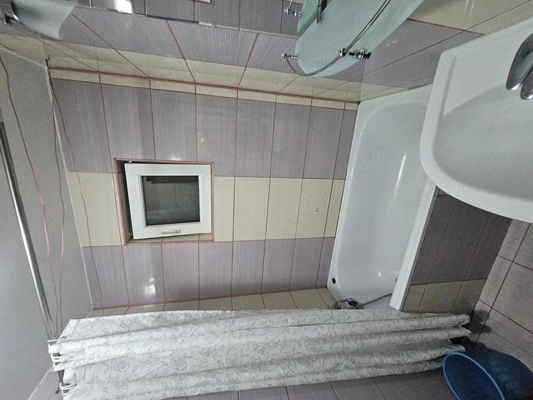Apartament cu 3 camere semidecomandat în George Enescu