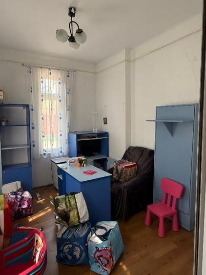 Casă individuală cu 9 camere cu Canalizare în Timpuri Noi