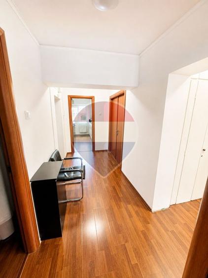 Apartament cu 3 camere decomandat în P-ța Unirii