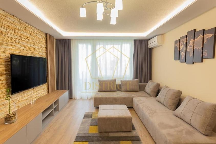 Apartament cu 3 camere semidecomandat, mobilat în Central
