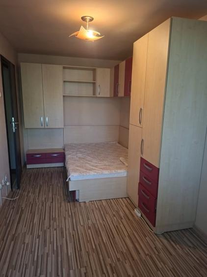 Apartament cu 3 camere decomandat, mobilat în Central