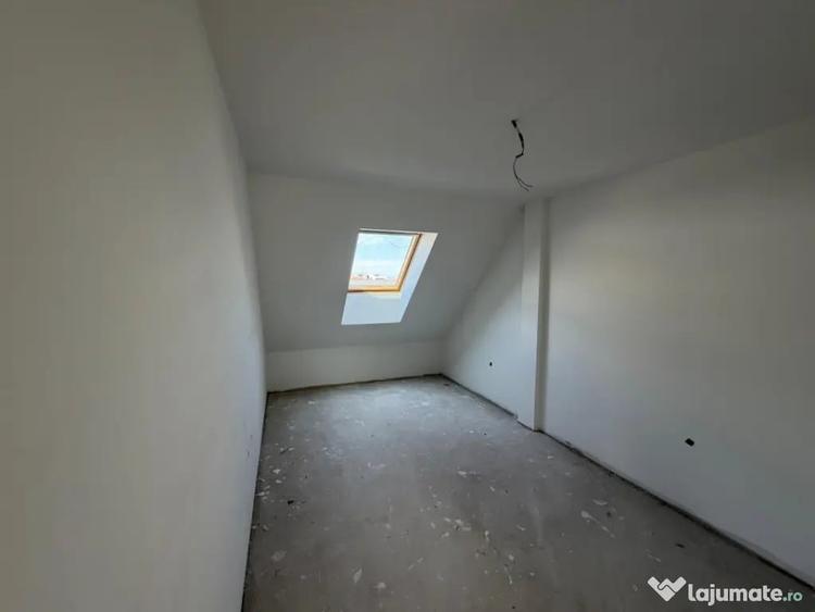 Apartament cu 3 camere decomandat în Florești
