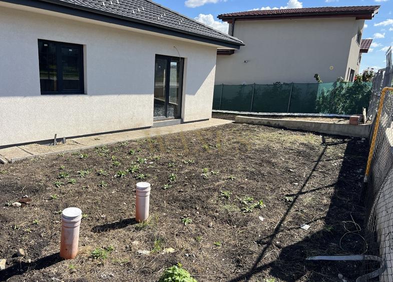 Casă individuală cu 3 camere cu Canalizare în Câmpenești