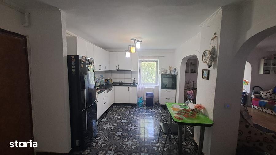 Apartament cu 4 camere decomandat în Gării