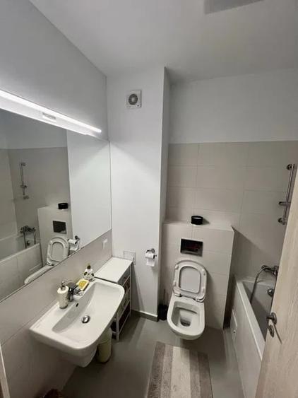 Apartament cu 3 camere semidecomandat, mobilat în Drumul Taberei