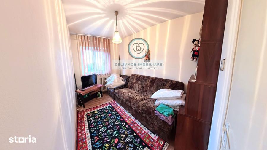 Apartament cu 3 camere decomandat în Malu Roșu
