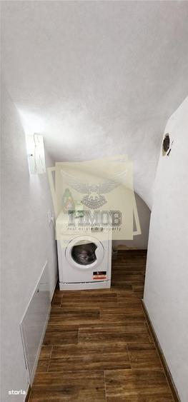 Casă cu 4 camere în Tineretului
