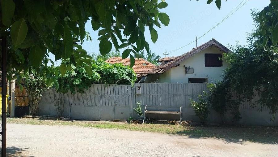 Casă cu Teren 691 Mp în Leu