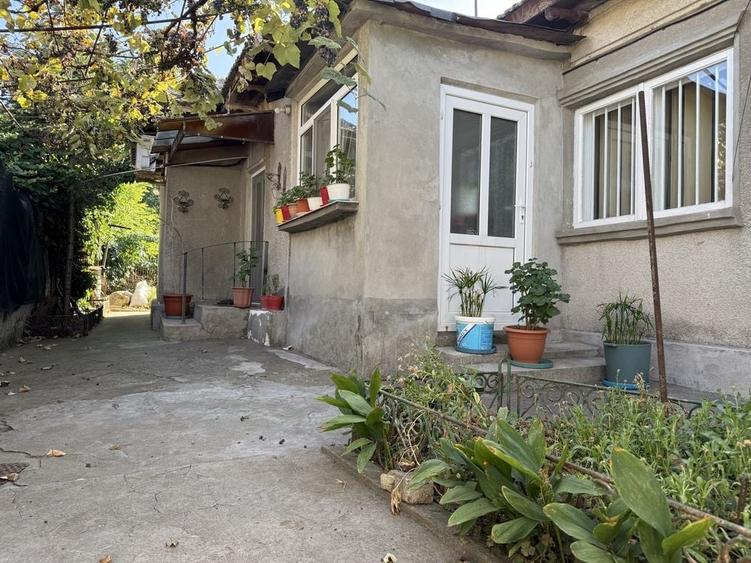 Casă cu 4 camere în Exterior Vest