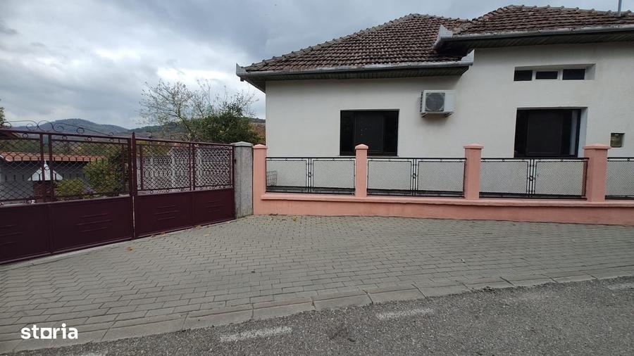 Casă cu 3 camere în Șoimuș