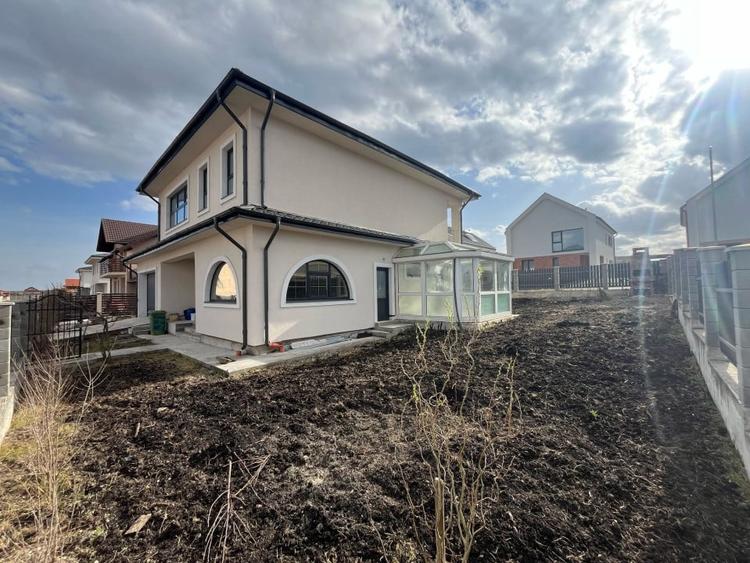 Casă individuală cu 5 camere cu Canalizare în Chinteni