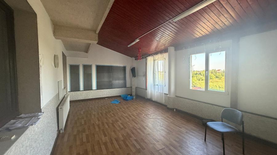 Casă individuală cu 11 camere cu Teren 1300 Mp în Pipera