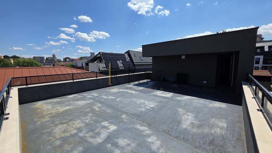 Casă individuală cu 14 camere cu Teren 600 Mp în Zorilor