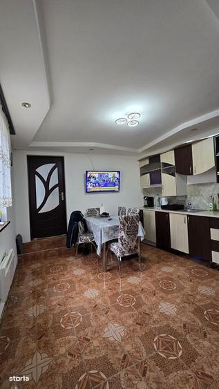 Casă cu 3 camere decomandat cu Teren 406 Mp în Central
