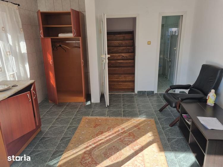 Casă cu 4 camere cu Teren 1202 Mp în Băcia