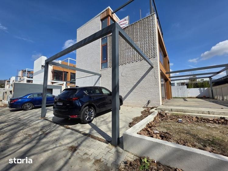 Casă cu 7 camere cu Teren 500 Mp în Central