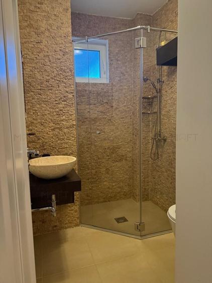 Apartament cu 4 camere decomandat, mobilat în Barbu Văcărescu